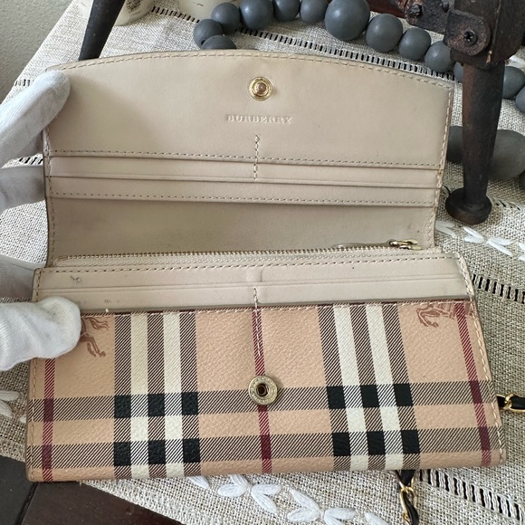 Burberry PORTER HORSEFERRY CHECK AND LEATHER CONTINENTAL WALLET & converter - Picture 13 of 13